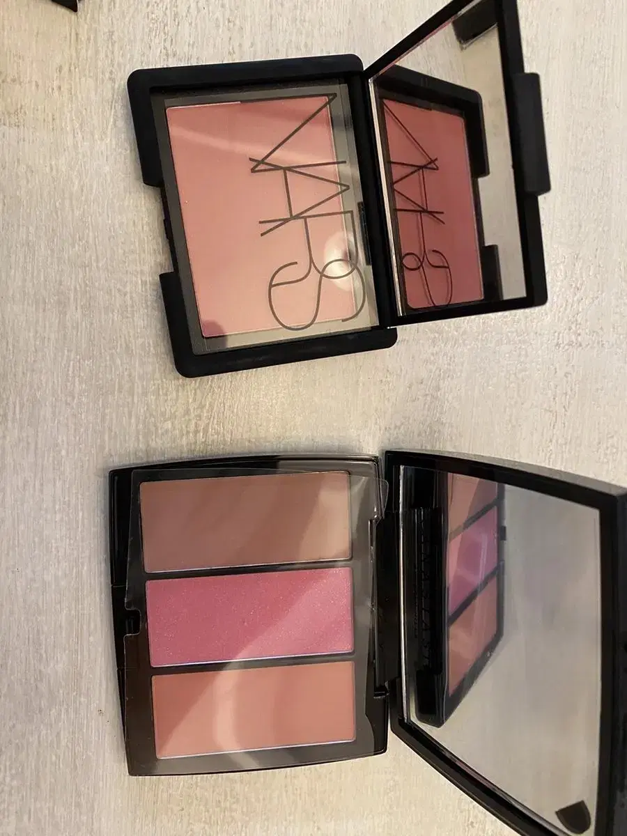 새상품 블러셔 NARS. ANASTASIA. 각각 가격기재